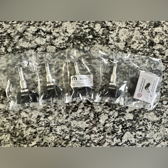 NEW Mopar Trailer TPM Sensor Kit 1/2" Valve Hole TPMS / Nut Torque: 8Nm - Picture 1 of 4